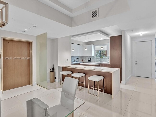 Building Photo - 3040 N Ocean Blvd