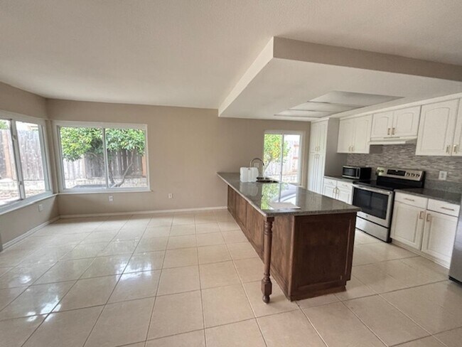 Building Photo - Move-In Ready 3 Bedroom Home with Bonus Ro...
