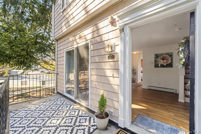 Building Photo - 110-112-112 S Broadway