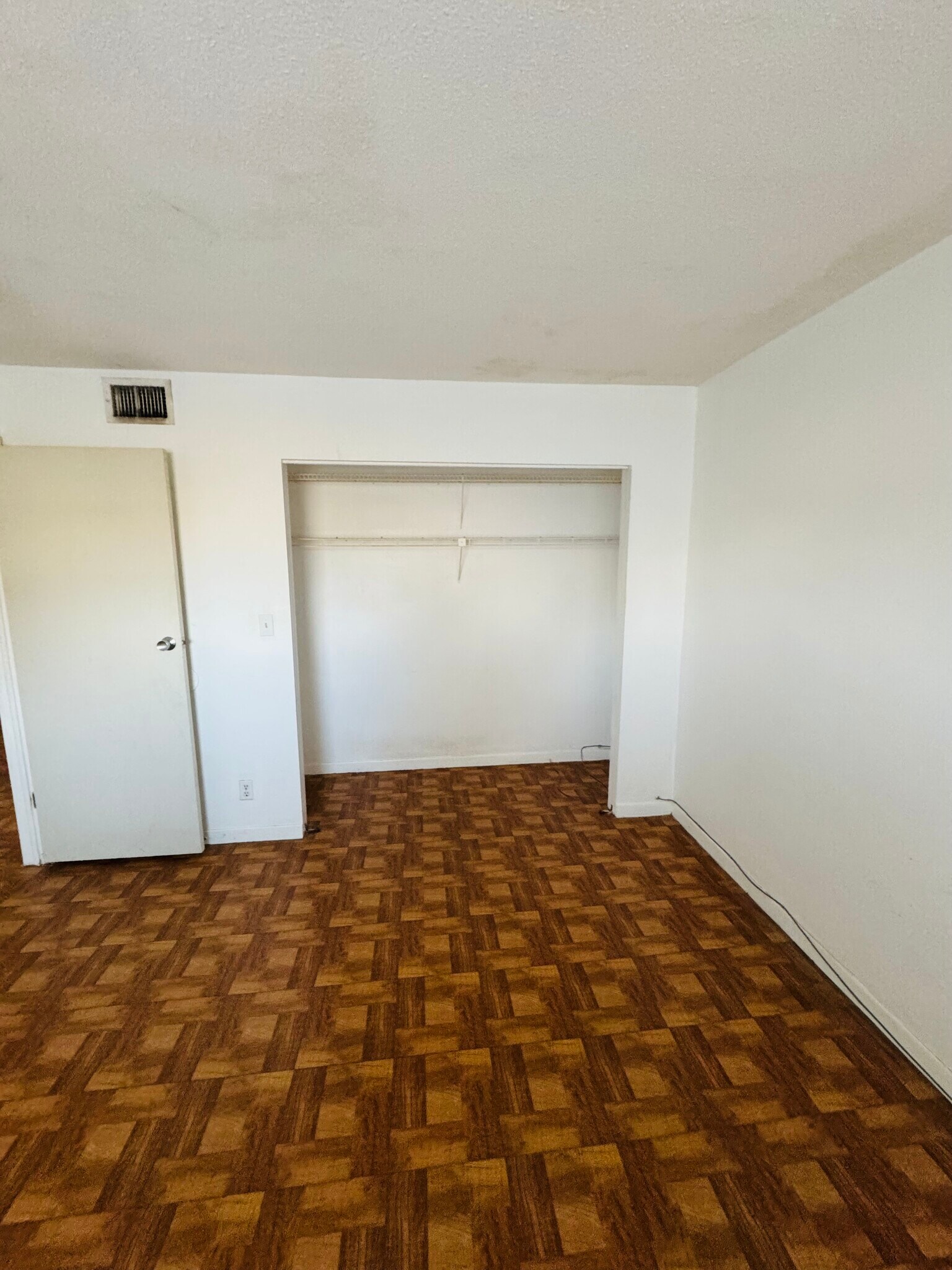 Building Photo - 606 S Center St