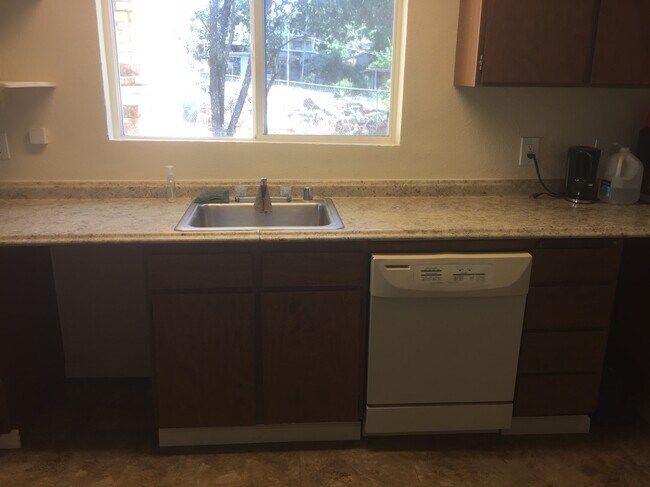 Kitchen - 4830 Virginia Ave