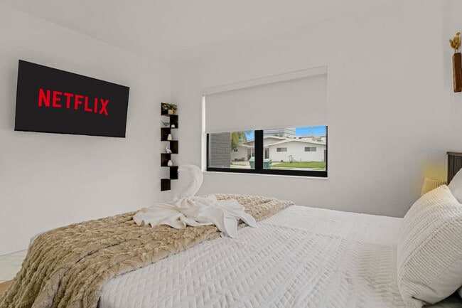 Building Photo - 20140 NE 25th Ct