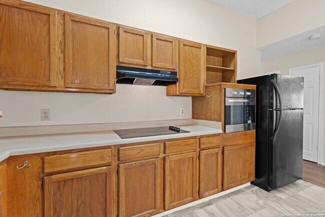 Building Photo - Nicely Updated 3-Bedroom in Northwest Cros...