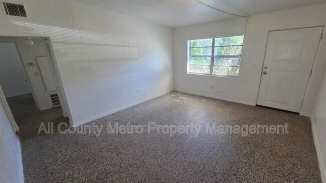 Building Photo - 1220 Linda Ln