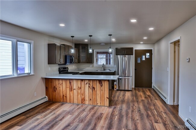 Building Photo - 21 Center St