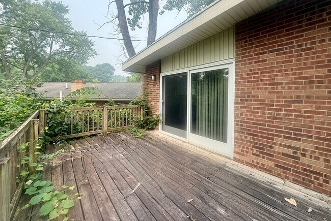 Building Photo - 410/412 S Revena Blvd