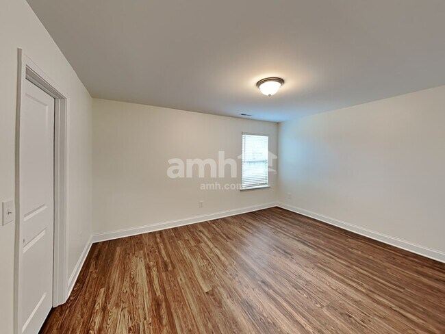 Building Photo - 5212 Valor Dr