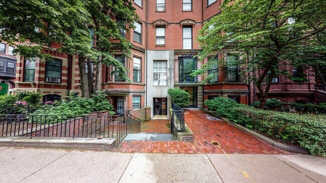 Building Photo - 205 Beacon St