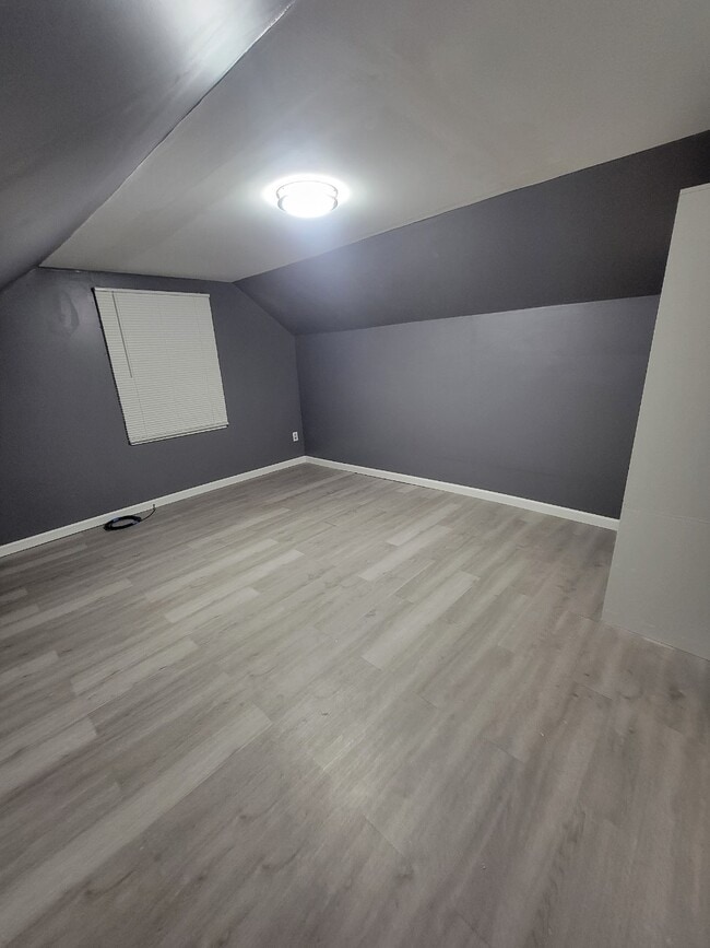 Building Photo - 129 Sergeant St