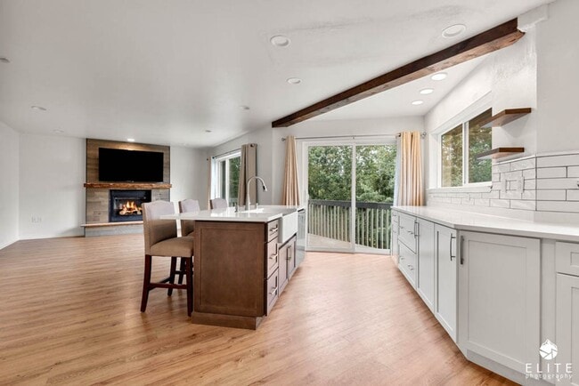 Building Photo - 4 Bedroom | 2.5 Bathroom | Garage - Conven...
