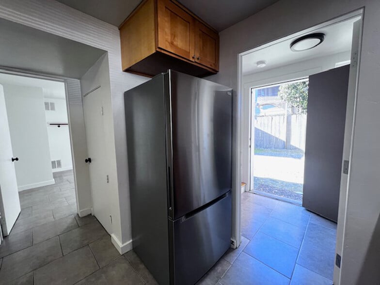 Building Photo - 1037 Peralta St