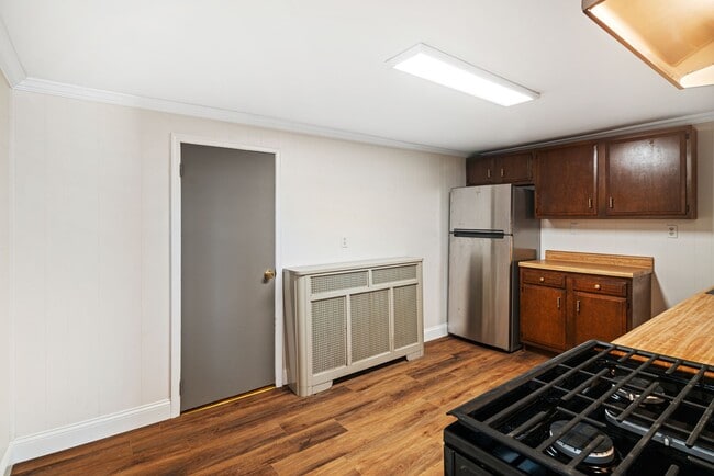 Building Photo - 4556 E Thompson St