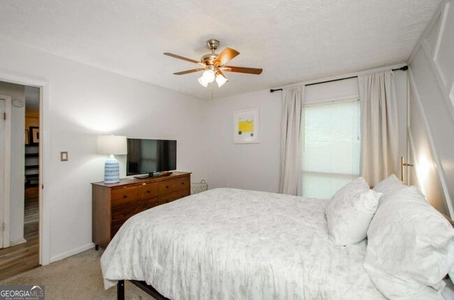 Building Photo - 5157 Roswell Rd