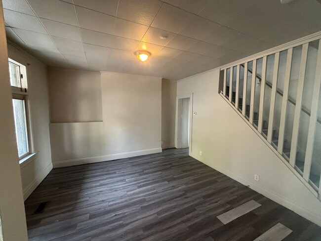 Building Photo - Updated flooring, finished basement, and great outdoor space in a walkable Swissvale location