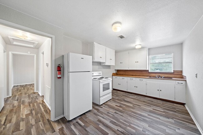 Building Photo - 2729 Main St