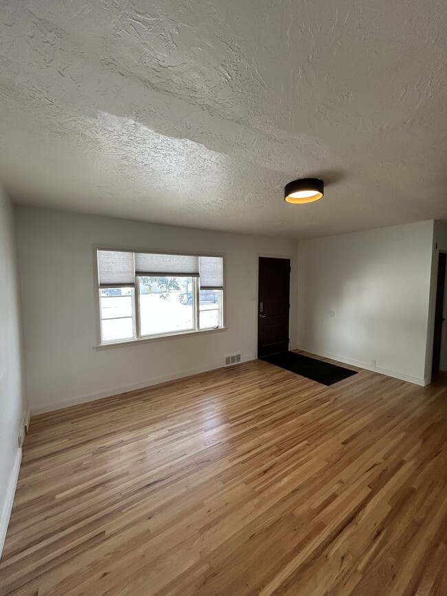 Building Photo - 410 S 13th Ave