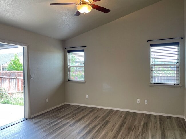 Building Photo - Great 3 Bedoom 2 Bath Home