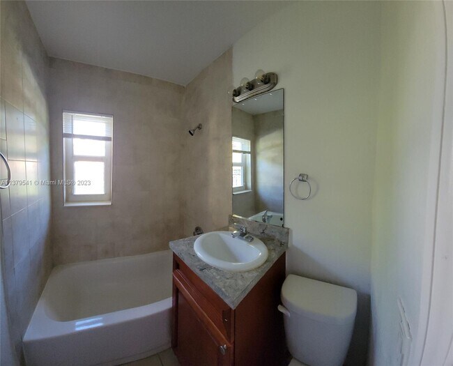 Building Photo - 110 NE 56th St