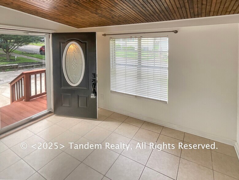 Building Photo - 401 Cleves St