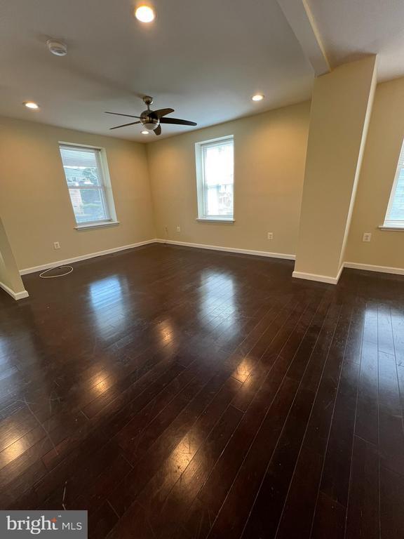 Building Photo - 42 Holland Ave