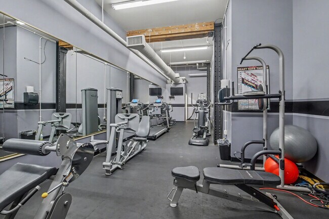 Building Photo - 1555 California St