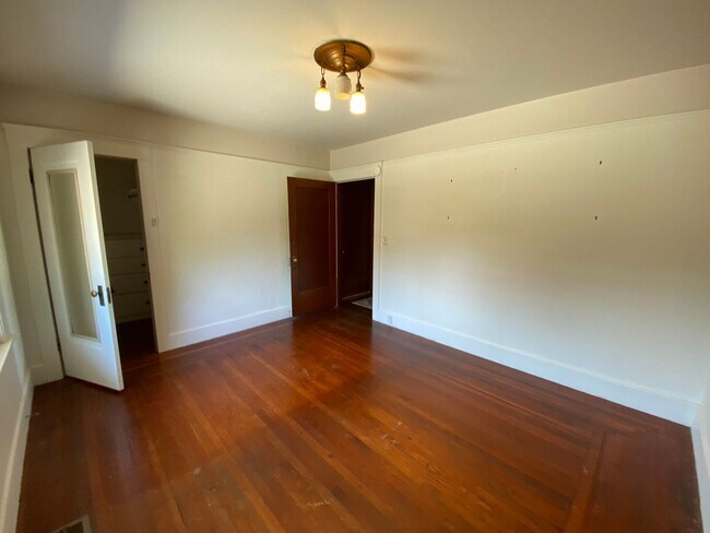 Building Photo - Beautiful Visalia Home Available Now!