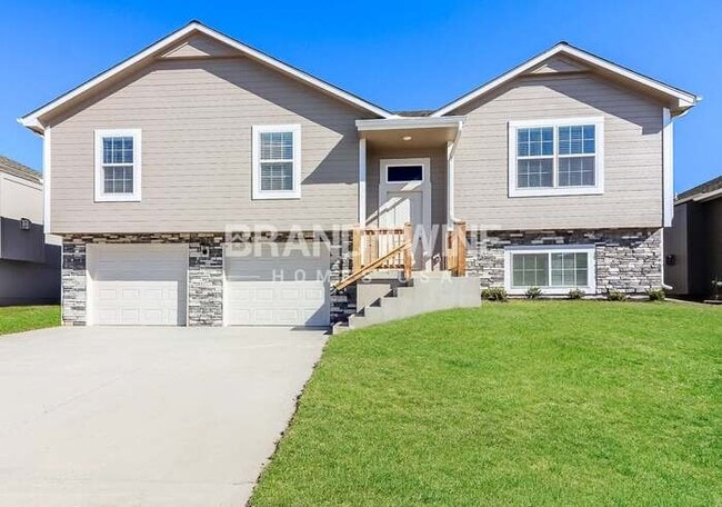 Primary Photo - APPLY NOW! 4BED 3BATH