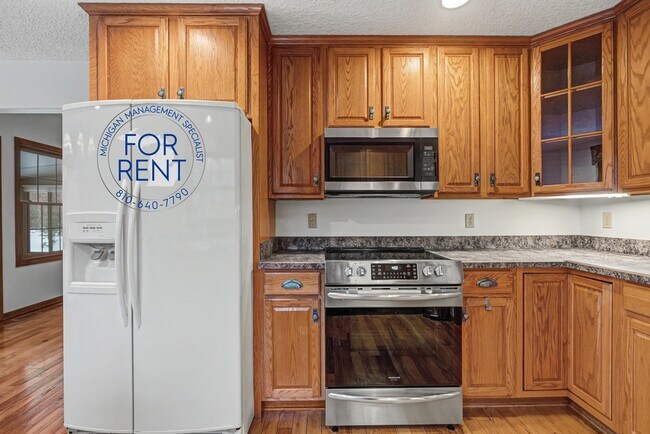 Building Photo - 3175 Rotterdam Dr