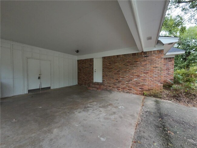 Building Photo - 5209 Maudelayne Dr N