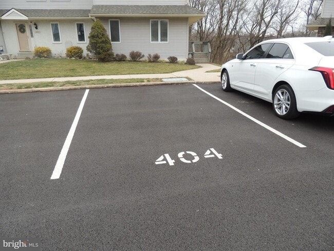 Building Photo - 404 Pinebrooke Cir