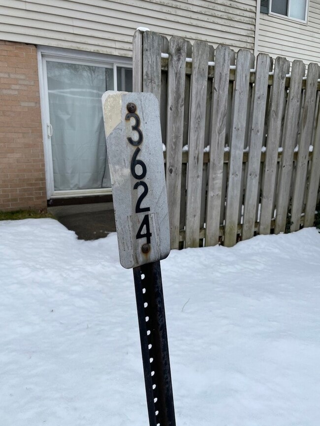 Building Photo - Large 1 bedroom condo Kenbrooke Court!