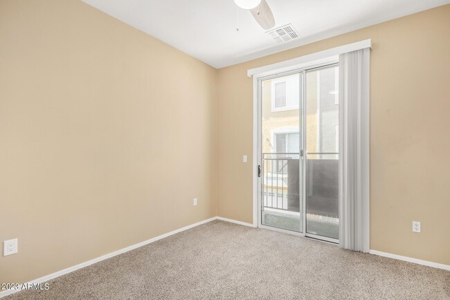 Building Photo - 2450 W Glenrosa Ave