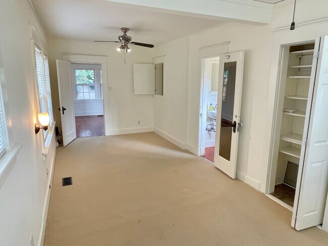 Building Photo - Classic 1922 Alameda Home with Beautiful A...