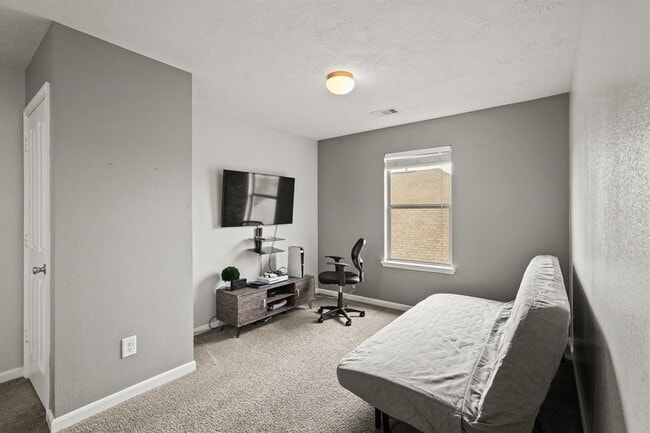 Building Photo - 6719 Path Way Ct