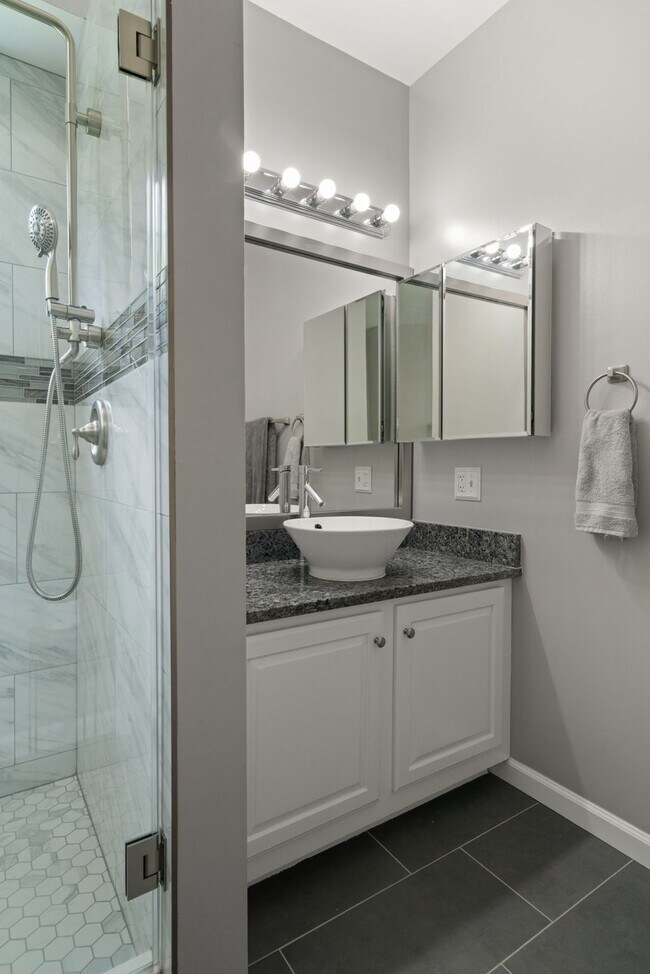 Building Photo - ***Amazing opportunity to rent this beauti...