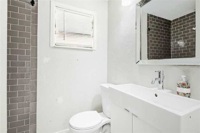 Building Photo - 5320 Moeller Ave