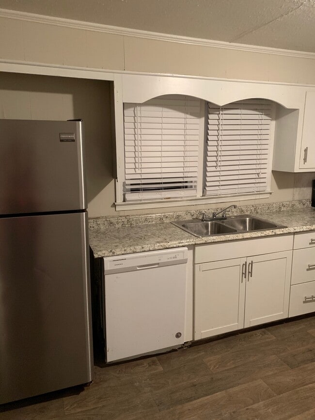 Building Photo - Coming soon! 3 bed house!! Stainless Steel...