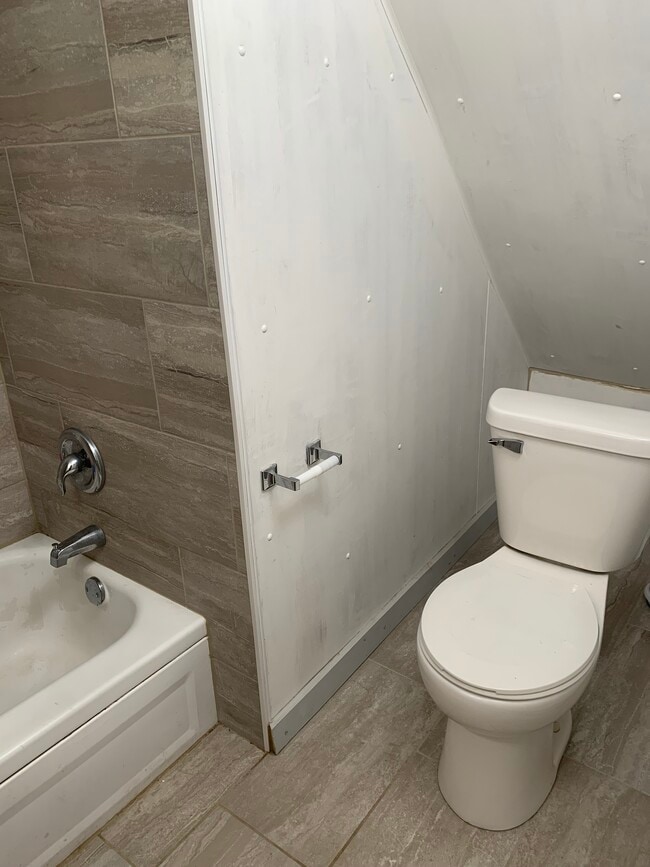 Building Photo - 617 7th Ave