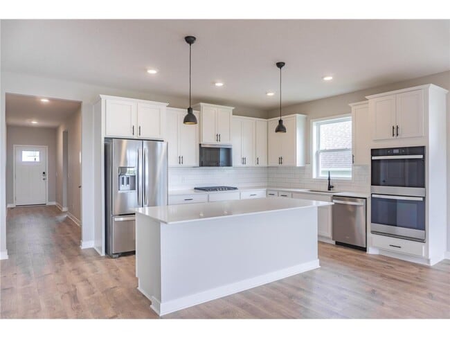 Building Photo - 717 Winterberry Ln