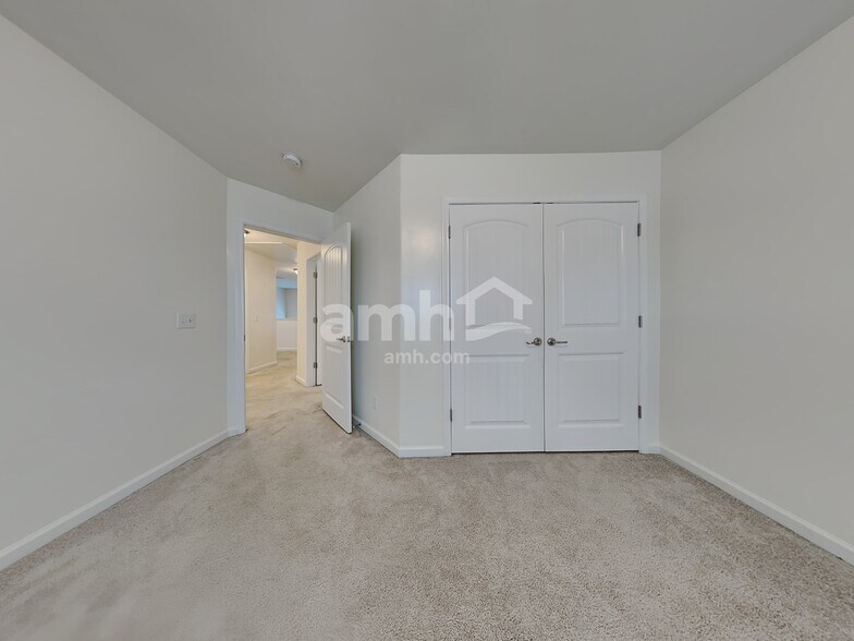 Building Photo - 11 Invierno Lake Dr