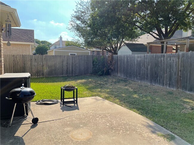 Building Photo - 3610 Eagles Nest St