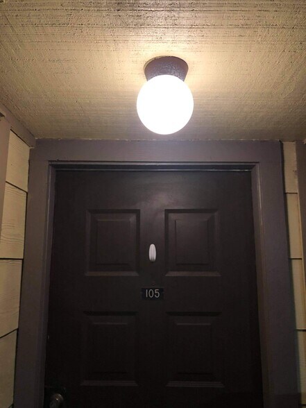 Building Photo - 8299 Cambridge St