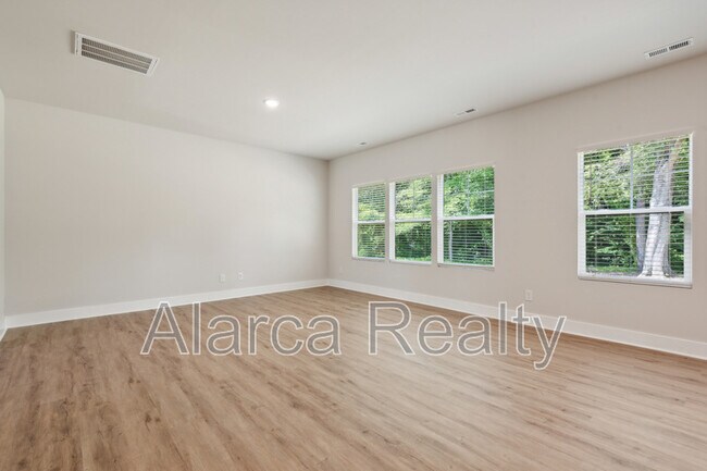Building Photo - 118 Silverwood Ct