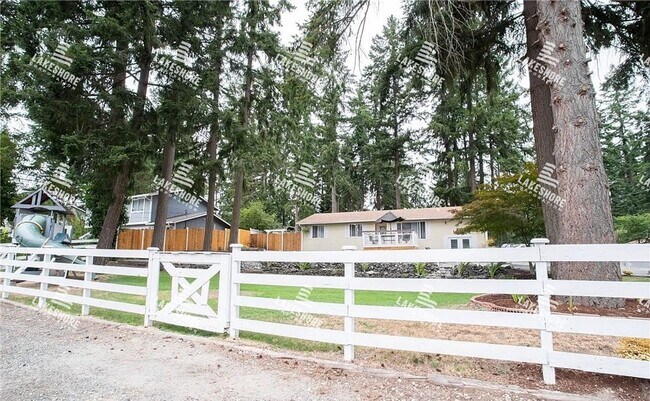 Building Photo - 3 Bed 2 Bath Graham Home w/ Beautiful Kitchen Remodel!