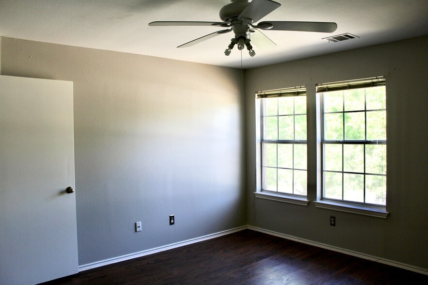 Building Photo - 20901 Racers Ford Ln