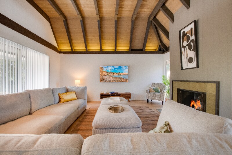 Building Photo - 8143 La Jolla Scenic Dr N