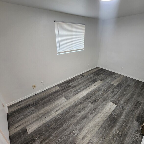 Building Photo - 407 Adams Ln