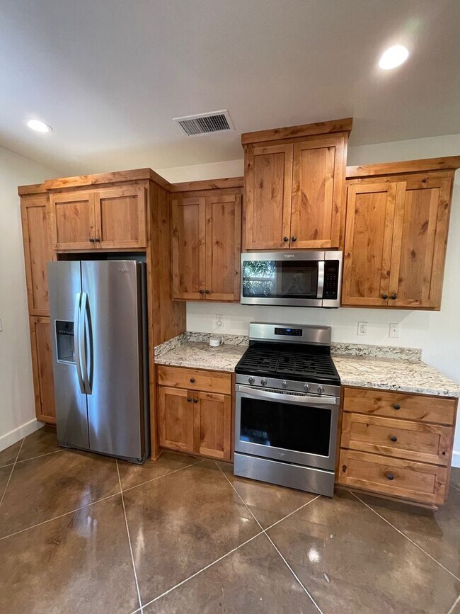 Building Photo - 126 W 20th St