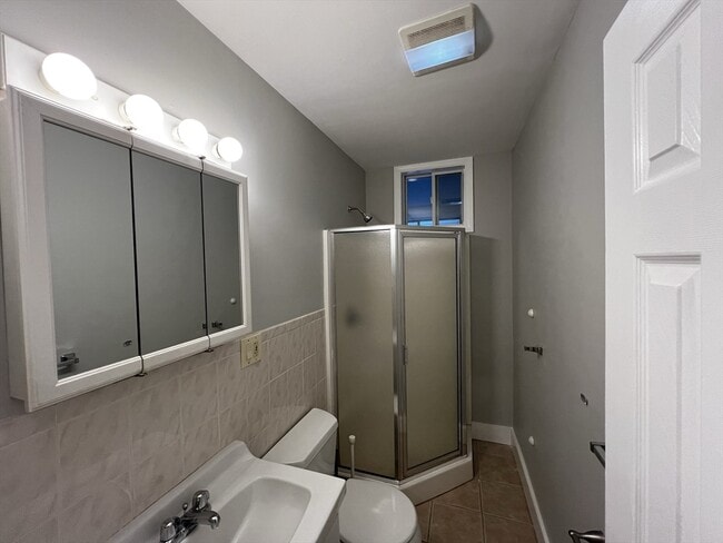 Building Photo - 158 Holland St