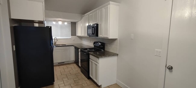 Building Photo - Charming Layton Home